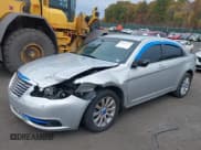 ✅ 2012 Chrysler 200 Touring • VIN: 1C3CCBBB1CN300785 • Lot: 43557217. Wystawiony na IAAI z przebiegiem 152 249 mil. Bezpłatny archiwum sprzedaży aukcyjnych z USA i szczegółowy raport historii pojazdu na DreamBid. Zdjęcie 2.