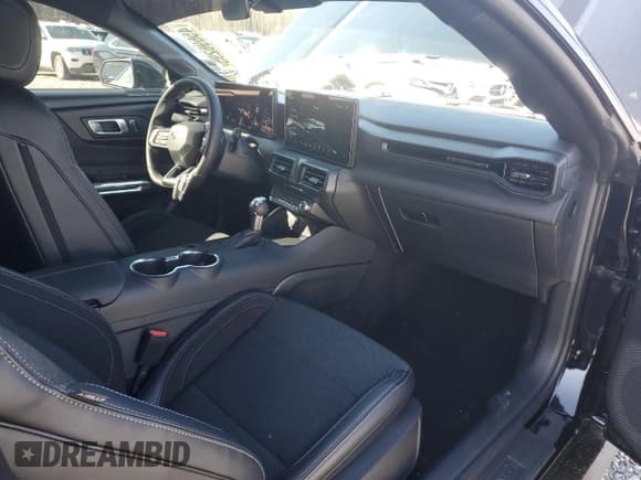 ✅ 2025 Ford Mustang EcoBoost • VIN: 1FA6P8TH2S5101557 • Lot: 45696295. Listed on Copart with 551 mi. Free auction sales archive from the USA and detailed vehicle history report at DreamBid. Image 8.