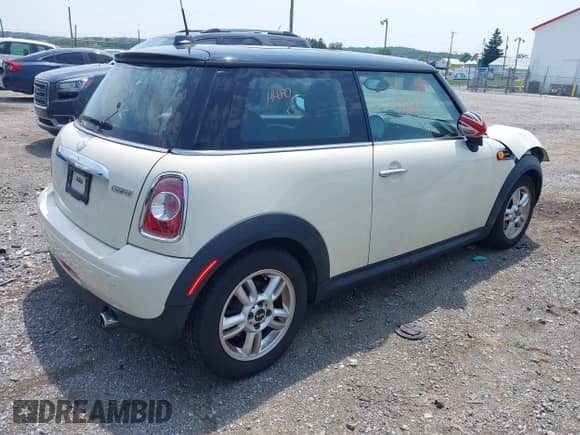 2012 MINI Hardtop с VIN WMWSU3C54CT257281, выставлен на аукционе IAAI как лот 42860844 с пробегом 74 393 миль миль и . История ставок и продаж доступна на DreamBid. Изображение 4.