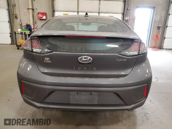 2020 Hyundai Ioniq SEL z VIN KMHC85LC7LU207471, wystawiony jako Copart lot #77454154 z przebiegiem 62 476 mil mil oraz Szkoda całkowita • Salvage title. Historia ofert i sprzedaży dostępna na DreamBid. Obrazek 6.