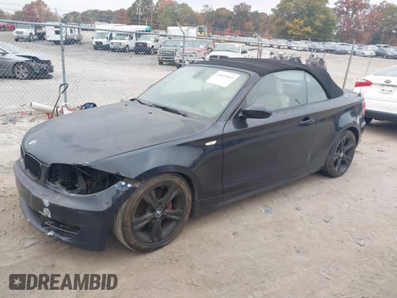 ✅ 2009 BMW 1 Series 128i • VIN: WBAUL73529VJ76246 • Lot: 43643445. Wystawiony na IAAI z przebiegiem 199 291 mil. Bezpłatny archiwum sprzedaży aukcyjnych z USA i szczegółowy raport historii pojazdu na DreamBid. Zdjęcie 2.