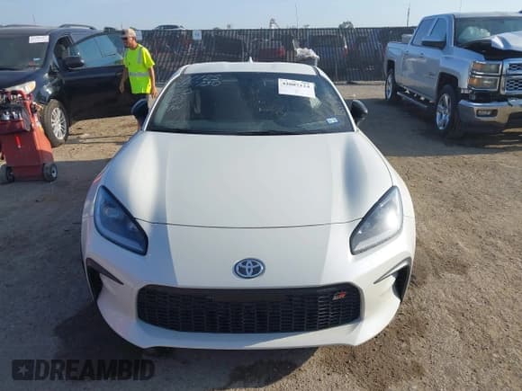 ✅ 2023 Toyota 86 Premium • VIN: JF1ZNBE16P9756885 • Lot: 42807124. Listed on IAAI with 24,804 mi. Free auction sales archive from the USA and detailed vehicle history report at DreamBid. Image 12.