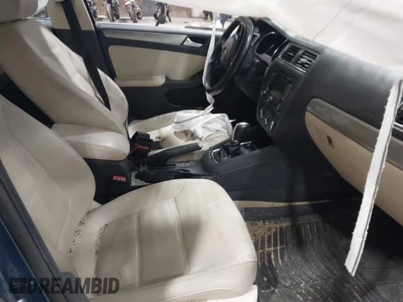 ✅ 2015 Volkswagen Jetta SE • VIN: 3VWD07AJ2FM315225 • Лот: 41929278. Опубликован ранее на IAAI с пробегом 127 240 миль. Бесплатный доступ к архиву аукционных продаж из США и подробный отчёт об истории автомобиля на DreamBid. Изображение 5.