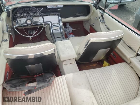 ✅ 1964 Ford Thunderbird • VIN: 4AY85Z103227 • Lot: 74697154. Wystawiony na Copart z przebiegiem 87 726 mil. Bezpłatny archiwum sprzedaży aukcyjnych z USA i szczegółowy raport historii pojazdu na DreamBid. Zdjęcie 8.