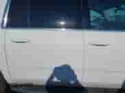 2018 Chevrolet Suburban LS z VIN 1GNSKGKC1JR137052, wystawiony jako IAAI lot #42942872 z przebiegiem 150 898 mil mil oraz . Historia ofert i sprzedaży dostępna na DreamBid. Obrazek 13.