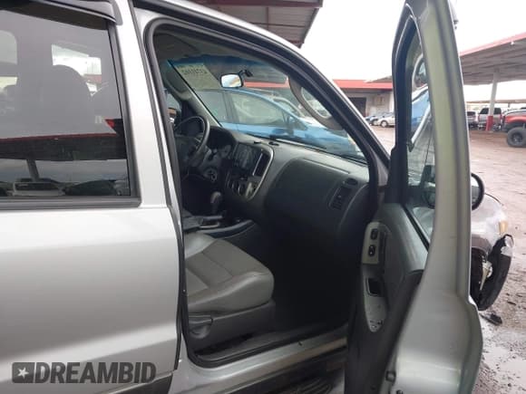 ✅ 2006 Ford Escape XLT • VIN: 1FMYU03136KA41436 • Lot: 43741102. Wystawiony na IAAI z przebiegiem 115 499 mil. Bezpłatny archiwum sprzedaży aukcyjnych z USA i szczegółowy raport historii pojazdu na DreamBid. Zdjęcie 5.