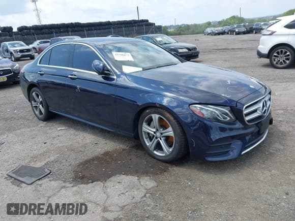 ✅ 2017 Mercedes-Benz E 300 Luxury • VIN: WDDZF4KB0HA134109 • Lot: 42756472. Wystawiony na IAAI z przebiegiem Nie podano. Bezpłatny archiwum sprzedaży aukcyjnych z USA i szczegółowy raport historii pojazdu na DreamBid. Zdjęcie 1.