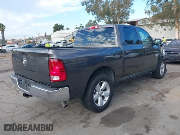 ✅ 2022 Ram 1500 Tradesman • VIN: 3C6RR6KG6NG210767 • Lot: 43426762. Wystawiony na IAAI z przebiegiem 18 317 mil. Bezpłatny archiwum sprzedaży aukcyjnych z USA i szczegółowy raport historii pojazdu na DreamBid. Zdjęcie 4.