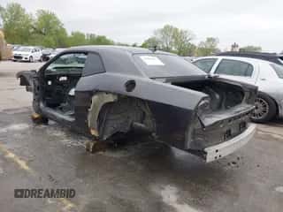 2016 Dodge Challenger R/T Plus z VIN 2C3CDZBT4GH131682, wystawiony jako IAAI lot #42041961 z przebiegiem Nie podano mil oraz . Historia ofert i sprzedaży dostępna na DreamBid. Obrazek 3.