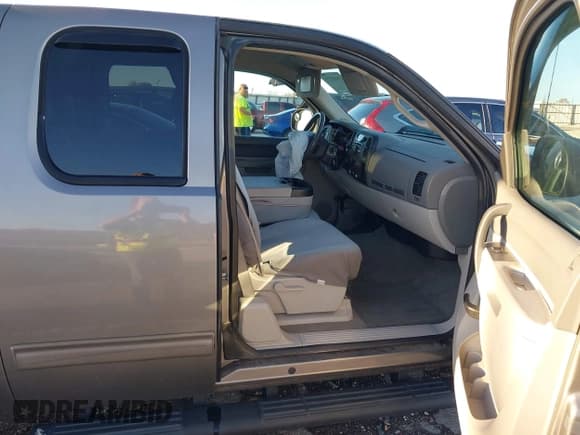 ✅ 2012 GMC Sierra 1500 SLE • VIN: 1GTR2VE78CZ205540 • Lot: 43681273. Wystawiony na IAAI z przebiegiem 104 525 mil. Bezpłatny archiwum sprzedaży aukcyjnych z USA i szczegółowy raport historii pojazdu na DreamBid. Zdjęcie 5.