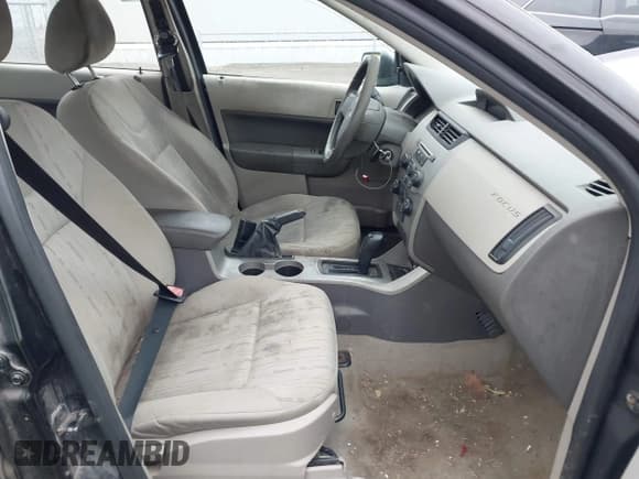 ✅ 2008 Ford Focus SE • VIN: 1FAHP35N68W159799 • Lot: 43637564. Wystawiony na IAAI z przebiegiem 219 187 mil. Bezpłatny archiwum sprzedaży aukcyjnych z USA i szczegółowy raport historii pojazdu na DreamBid. Zdjęcie 5.