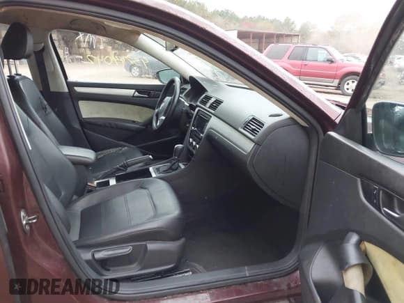 ✅ 2012 Volkswagen Passat SE • VIN: 1VWBH7A39CC048437 • Lot: 43744042. Listed on IAAI with 200,913 mi. Free auction sales archive from the USA and detailed vehicle history report at DreamBid. Image 5.