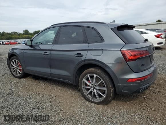 ✅ 2024 Audi Q5 S line Premium Plus • VIN: WA1E2AFY8R2111832 • Лот: 80900545. Опубликован ранее на Copart с пробегом 15 865 миль. Бесплатный доступ к архиву аукционных продаж из США и подробный отчёт об истории автомобиля на DreamBid. Изображение 2.