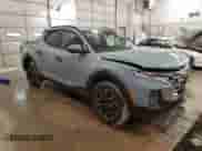 2024 Hyundai Santa Cruz SEL z VIN 5NTJCDAE0RH077594, wystawiony jako Copart lot #83549744 z przebiegiem 31 462 mil mil oraz Szkoda całkowita • Salvage title. Historia ofert i sprzedaży dostępna na DreamBid. Obrazek 4.