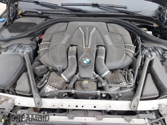 ✅ 2018 BMW 5 Series M550i xDrive • VIN: WBAJB9C55JB035694 • Lot: 42122730. Listed on IAAI with 61,561 mi. Free auction sales archive from the USA and detailed vehicle history report at DreamBid. Image 10.