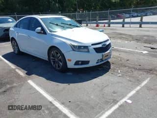 2013 Chevrolet Cruze LTZ z VIN 1G1PG5SB1D7225832, wystawiony jako IAAI lot #43171487 z przebiegiem 183 312 mil mil oraz . Historia ofert i sprzedaży dostępna na DreamBid. Obrazek 1.