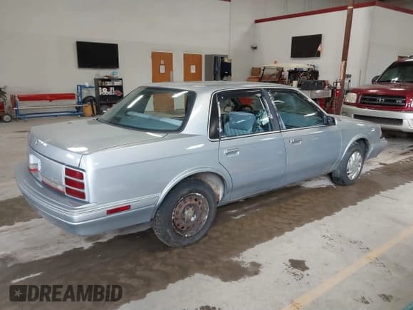 ✅ 1994 Oldsmobile Cutlass Ciera S • VIN: 1G3AG55M1R6384518 • Lot: 41714821. Wystawiony na IAAI z przebiegiem 108 397 mil. Bezpłatny archiwum sprzedaży aukcyjnych z USA i szczegółowy raport historii pojazdu na DreamBid. Zdjęcie 4.