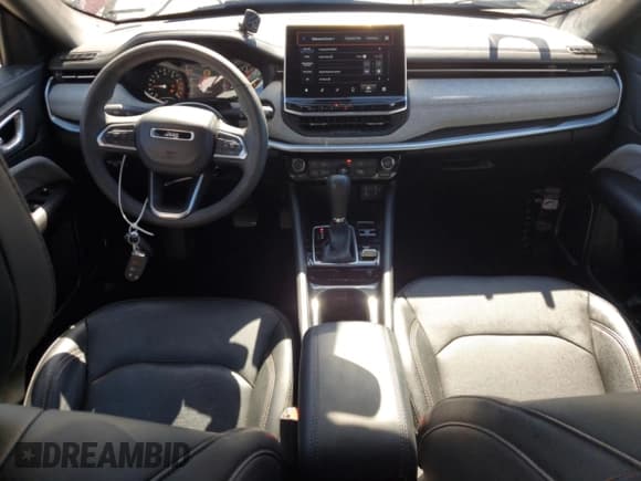 ✅ 2023 Jeep Compass Latitude Lux • VIN: 3C4NJDFN0PT507541 • Лот: 85840785. Опубликован ранее на Copart с пробегом 23 566 миль. Бесплатный доступ к архиву аукционных продаж из США и подробный отчёт об истории автомобиля на DreamBid. Изображение 8.