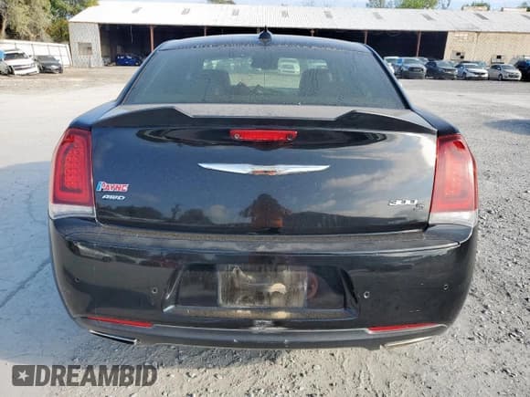 ✅ 2018 Chrysler 300 S • VIN: 2C3CCAGG7JH321192 • Lot: 81861865. Listed on Copart with 126,654 mi. Free auction sales archive from the USA and detailed vehicle history report at DreamBid. Image 6.