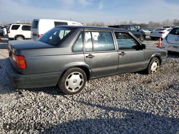 ✅ 1995 Volvo 900 • VIN: YV1JS8316S3193042 • Lot: 81591334. Wystawiony na Copart z przebiegiem 142 347 mil. Bezpłatny archiwum sprzedaży aukcyjnych z USA i szczegółowy raport historii pojazdu na DreamBid. Zdjęcie 3.