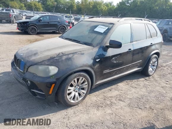 ✅ 2011 BMW X5 50i • VIN: 5UXZV8C58BL418921 • Lot: 43231419. Listed on IAAI with 118,577 mi. Free auction sales archive from the USA and detailed vehicle history report at DreamBid. Image 2.