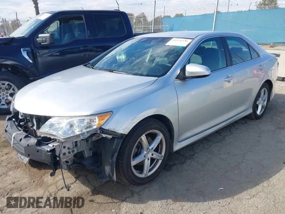 ✅ 2013 Toyota Camry SE • VIN: 4T1BF1FK2DU230204 • Lot: 43514331. Wystawiony na IAAI z przebiegiem 138 563 mil. Bezpłatny archiwum sprzedaży aukcyjnych z USA i szczegółowy raport historii pojazdu na DreamBid. Zdjęcie 2.
