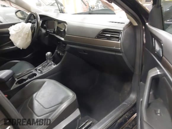 ✅ 2019 Volkswagen Jetta SEL Premium • VIN: 3VWG57BU5KM013509 • Lot: 43019877. Listed on IAAI with 79,183 mi. Free auction sales archive from the USA and detailed vehicle history report at DreamBid. Image 5.