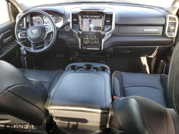 ✅ 2023 Ram 2500 Laramie • VIN: 3C6UR5FL4PG580565 • Lot: 53915245. Wystawiony na Copart z przebiegiem 13 948 mil. Bezpłatny archiwum sprzedaży aukcyjnych z USA i szczegółowy raport historii pojazdu na DreamBid. Zdjęcie 8.