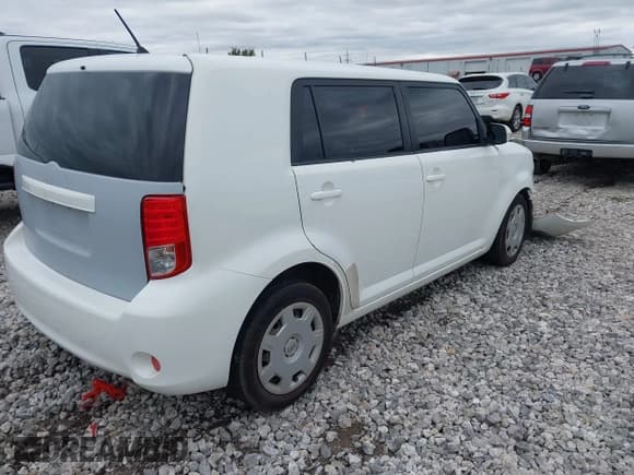 ✅ 2012 Scion xB • VIN: JTLZE4FE0CJ024045 • Lot: 43528587. Wystawiony na IAAI z przebiegiem 220 407 mil. Bezpłatny archiwum sprzedaży aukcyjnych z USA i szczegółowy raport historii pojazdu na DreamBid. Zdjęcie 4.