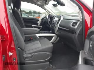 ✅ 2020 Nissan Titan SV • VIN: 1N6AA1EF2LN507281 • Lot: 43385133. Wystawiony na IAAI z przebiegiem 42 333 mil. Bezpłatny archiwum sprzedaży aukcyjnych z USA i szczegółowy raport historii pojazdu na DreamBid. Zdjęcie 5.