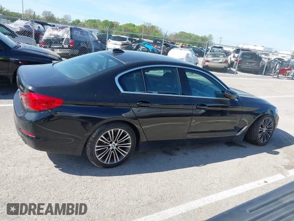 ✅ 2019 BMW 5 Series 530i xDrive • VIN: WBAJA7C55KWW08711 • Lot: 42043609. Listed on IAAI with 100,383 mi. Free auction sales archive from the USA and detailed vehicle history report at DreamBid. Image 13.