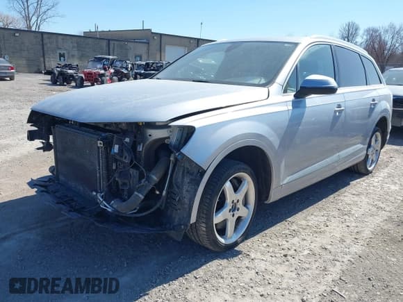 ✅ 2017 Audi Q7 • VIN: WA1LHBF78HD045613 • Lot: 41825935. Wystawiony na IAAI z przebiegiem 115 100 mil. Bezpłatny archiwum sprzedaży aukcyjnych z USA i szczegółowy raport historii pojazdu na DreamBid. Zdjęcie 2.