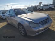 ✅ 2002 Mercedes-Benz C 230/260/280/320 • VIN: WDBRN47J12A288749 • Lot: 42052655. Wystawiony na Copart z przebiegiem 229 188 mil. Bezpłatny archiwum sprzedaży aukcyjnych z USA i szczegółowy raport historii pojazdu na DreamBid. Zdjęcie 4.