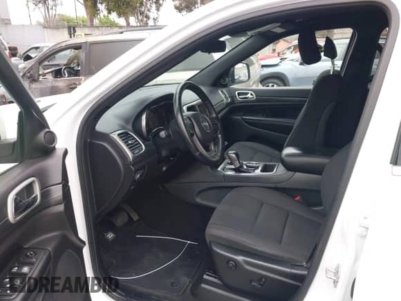 2020 Jeep Grand Cherokee Altitude z VIN 1C4RJEAG3LC202749, wystawiony jako IAAI lot #42272959 z przebiegiem 90 698 mil mil oraz . Historia ofert i sprzedaży dostępna na DreamBid. Obrazek 18.