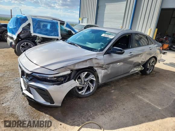 2025 Hyundai Elantra SEL Sport с VIN KMHLM4DGXSU925800, выставлен на аукционе Copart как лот 71099175 с пробегом 4 533 миль миль и Списание • Salvage title. История ставок и продаж доступна на DreamBid. Изображение 1.