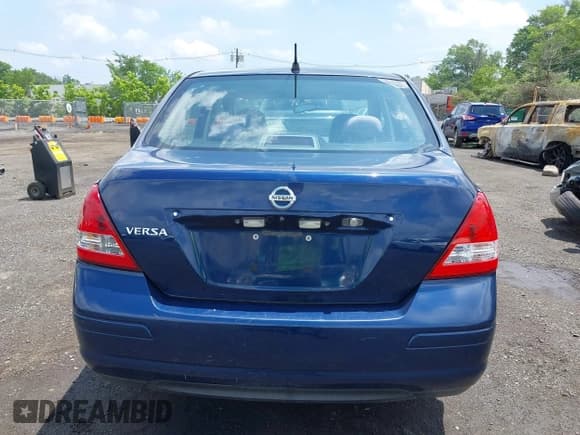 ✅ 2009 Nissan Versa 1.6 • VIN: 3N1CC11E79L481887 • Lot: 42610028. Listed on IAAI with 98,264 mi. Free auction sales archive from the USA and detailed vehicle history report at DreamBid. Image 16.
