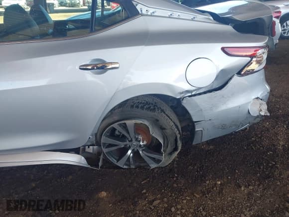 ✅ 2017 Nissan Maxima SR • VIN: 1N4AA6AP2HC438597 • Lot: 43651609. Listed on IAAI with 141,703 mi. Free auction sales archive from the USA and detailed vehicle history report at DreamBid. Image 6.