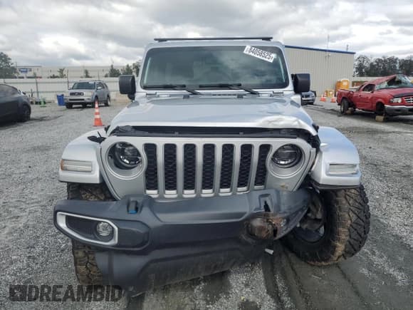 ✅ 2022 Jeep Wrangler Unlimited Sahara • VIN: 1C4JJXP69NW279828 • Lot: 84058525. Listed on Copart with 8,315 mi. Free auction sales archive from the USA and detailed vehicle history report at DreamBid. Image 5.