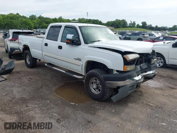 ✅ 2005 Chevrolet Silverado 2500HD LS • VIN: 1GCHK23285F930402 • Lot: 42322628. Wystawiony na IAAI z przebiegiem 218 392 mil. Bezpłatny archiwum sprzedaży aukcyjnych z USA i szczegółowy raport historii pojazdu na DreamBid. Zdjęcie 1.