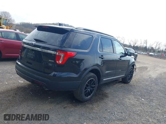 ✅ 2017 Ford Explorer XLT • VIN: 1FM5K8D85HGA83499 • Lot: 42059299. Wystawiony na IAAI z przebiegiem 76 484 mil. Bezpłatny archiwum sprzedaży aukcyjnych z USA i szczegółowy raport historii pojazdu na DreamBid. Zdjęcie 4.