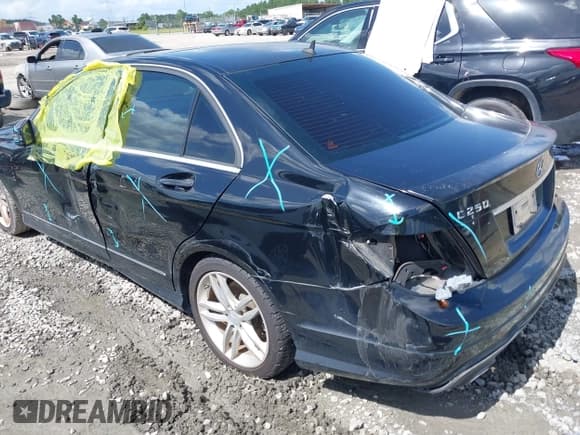 ✅ 2013 Mercedes-Benz C 250 Sport • VIN: WDDGF4HB5DA869063 • Lot: 42740089. Wystawiony na IAAI z przebiegiem 141 781 mil. Bezpłatny archiwum sprzedaży aukcyjnych z USA i szczegółowy raport historii pojazdu na DreamBid. Zdjęcie 6.