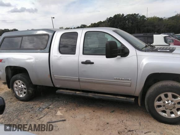 ✅ 2012 Chevrolet Silverado 2500HD LT • VIN: 1GC2KXCG1CZ337684 • Lot: 40494392. Wystawiony na IAAI z przebiegiem Nie podano. Bezpłatny archiwum sprzedaży aukcyjnych z USA i szczegółowy raport historii pojazdu na DreamBid. Zdjęcie 13.
