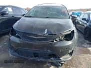 ✅ 2018 Chrysler Pacifica Touring L Plus • VIN: 2C4RC1EG5JR338138 • Lot: 43862485. Wystawiony na IAAI z przebiegiem 131 457 mil. Bezpłatny archiwum sprzedaży aukcyjnych z USA i szczegółowy raport historii pojazdu na DreamBid. Zdjęcie 6.