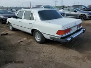 ✅ 1975 Mercedes-Benz 280 • VIN: 11602012041641 • Лот: 50103595. Опубликован ранее на Copart с пробегом 105 550 миль. Бесплатный доступ к архиву аукционных продаж из США и подробный отчёт об истории автомобиля на DreamBid. Изображение 2.