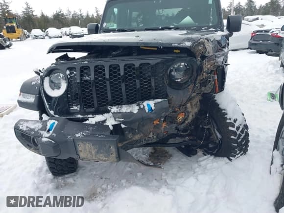 ✅ 2023 Jeep Wrangler • VIN: 1C4JJXN60PW626923 • Lot: 41519683. Wystawiony na IAAI z przebiegiem 13 801 mil. Bezpłatny archiwum sprzedaży aukcyjnych z USA i szczegółowy raport historii pojazdu na DreamBid. Zdjęcie 6.