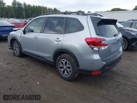 ✅ 2024 Subaru Forester Premium • VIN: JF2SKACCXRH472060 • Lot: 43450416. Listed on IAAI with 16,227 mi. Free auction sales archive from the USA and detailed vehicle history report at DreamBid. Image 3.