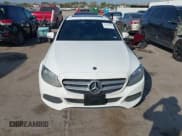 ✅ 2018 Mercedes-Benz C 300 • VIN: 55SWF4JB8JU259952 • Lot: 43535990. Wystawiony na IAAI z przebiegiem 135 066 mil. Bezpłatny archiwum sprzedaży aukcyjnych z USA i szczegółowy raport historii pojazdu na DreamBid. Zdjęcie 12.