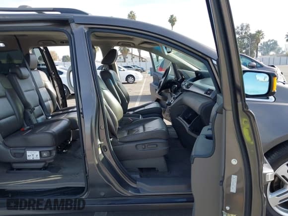 ✅ 2012 Honda Odyssey Touring • VIN: 5FNRL5H92CB106762 • Лот: 43649783. Опубликован ранее на IAAI с пробегом 212 781 миль. Бесплатный доступ к архиву аукционных продаж из США и подробный отчёт об истории автомобиля на DreamBid. Изображение 5.