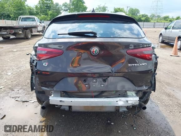 ✅ 2018 Alfa Romeo Stelvio Ti • VIN: ZASFAKBN7J7C08131 • Lot: 42633717. Wystawiony na IAAI z przebiegiem 71 509 mil. Bezpłatny archiwum sprzedaży aukcyjnych z USA i szczegółowy raport historii pojazdu na DreamBid. Zdjęcie 6.