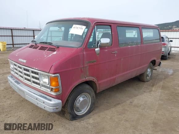 ✅ 1991 Dodge Passenger • VIN: 2B5WB35Y7MK438211 • Lot: 41767528. Wystawiony na IAAI z przebiegiem 130 074 mil. Bezpłatny archiwum sprzedaży aukcyjnych z USA i szczegółowy raport historii pojazdu na DreamBid. Zdjęcie 2.